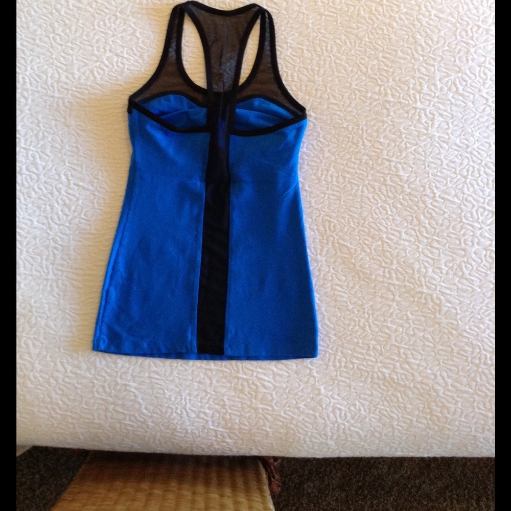 Workout top - Picture 2 of 2
